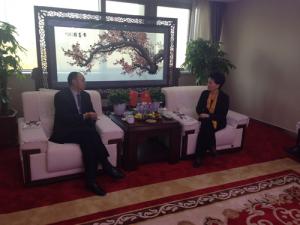 鄺遠平與河南省工商聯(lián)副主席、鄭州市工商聯(lián)主席薛景霞